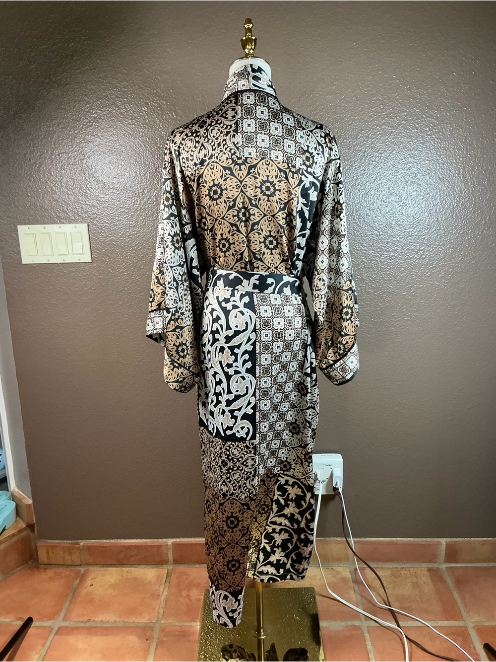 Natori Women’s Small Silky Satin Kimono Robe Paisley Floral Black Gold Belted - Picture 3 of 14